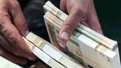 درخواست شاغلان و بازنشستگان دولت از پزشکیان برای اصلاح قوانین پرداخت عیدی